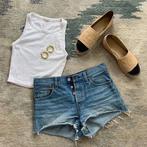 Levi’s Aritzia 501 shorts high waisted. size 25